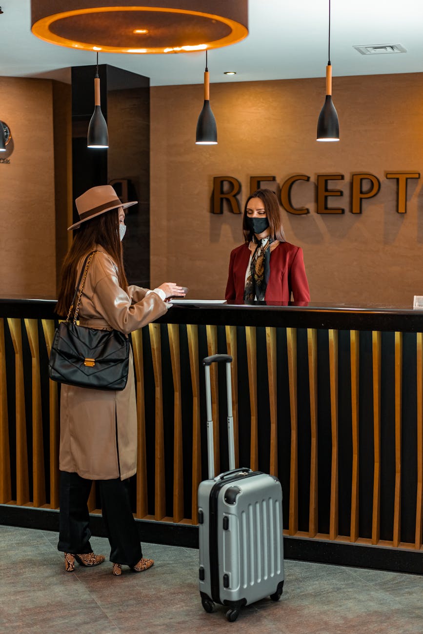 The 24-Hour Window: How Tourists Actually Shop Before They Leave